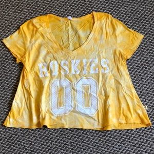 Size S V neck bloomsburg huskies Tee